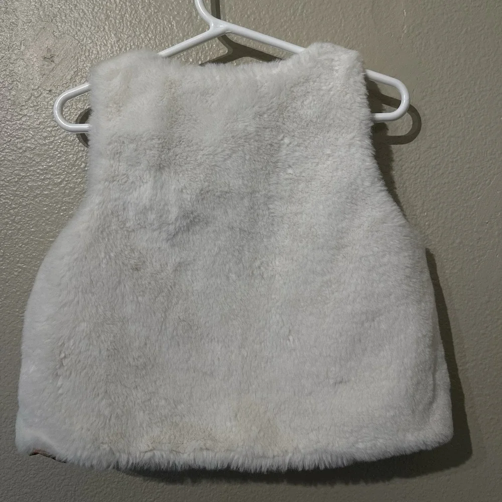 Tahari Toddler Faux Fur Vest White Wood Button Satin Winter Cute Cozy‎ Size 4T